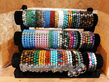 Charger l'image dans la galerie, Bracelet composé de pierres semi-précieuses avec ou sans breloque
