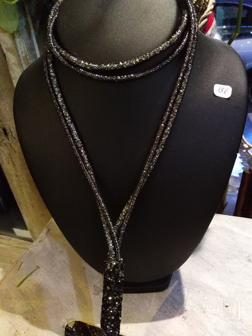 Sautoir de strass scintillants noir et argent