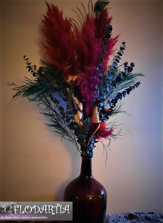 Bouquet de fleurs séchées et verdure stabilisée dans sa Dame Jeanne rouge