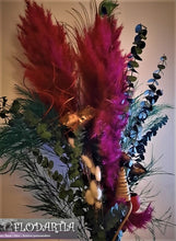 Charger l&#39;image dans la galerie, Bouquet de fleurs séchées et verdure stabilisée dans sa Dame Jeanne rouge