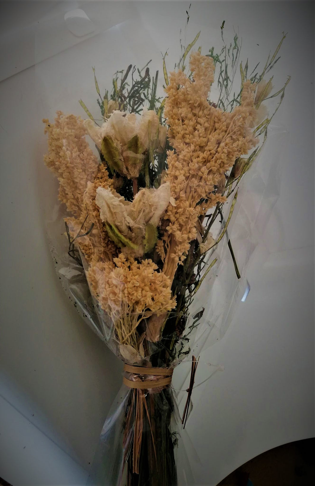 Petit bouquet de fleurs séchées beige