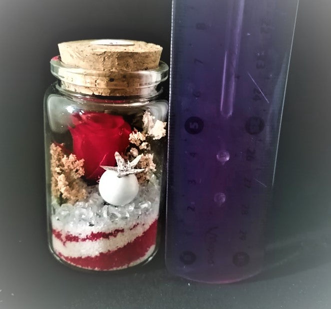 Fiole avec rose éternelle blanche /bleu saphir