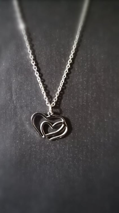 Collier avec pendentif double coeur (acier inox)