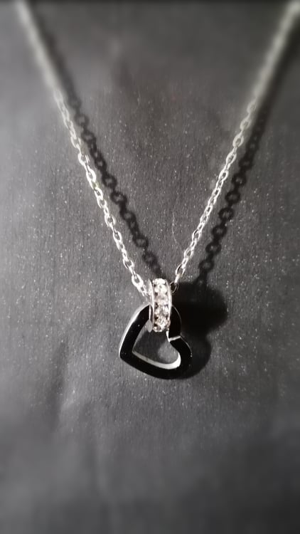 Collier avec pendentif coeur avec anneau en strass