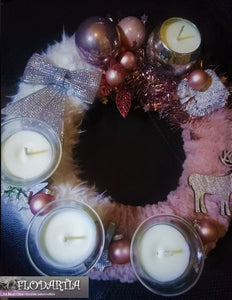 Couronne de Noël rose argenté avec bougies à la cire de soja (pomme cannelle)