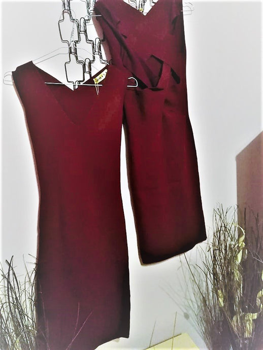 Robe bordeaux avec dos tressés