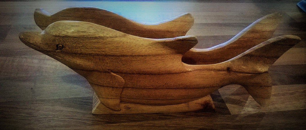 Porte-serviette ou porte-courriers en bois forme d'un dauphin