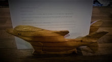 Charger l&#39;image dans la galerie, Porte-serviette ou porte-courriers en bois forme d&#39;un dauphin