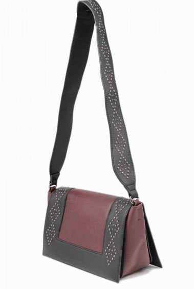 Sac Bandoulière Clouté Effet Cuir  en noir et rouge de la marque 