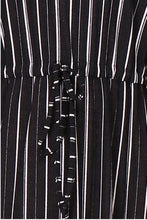 Charger l&#39;image dans la galerie, Longue robe lignée noir avec fente sur le côté