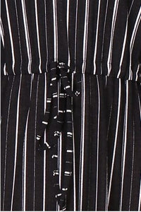 Longue robe lignée noir avec fente sur le côté