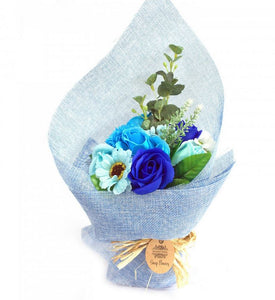 Bouquet de fleurs en savon dans emballage en tulle