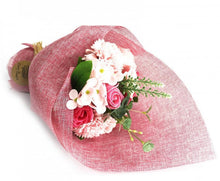 Charger l&#39;image dans la galerie, FLOWER : bouquet de fleurs en savon dans un joli emballage de tulle